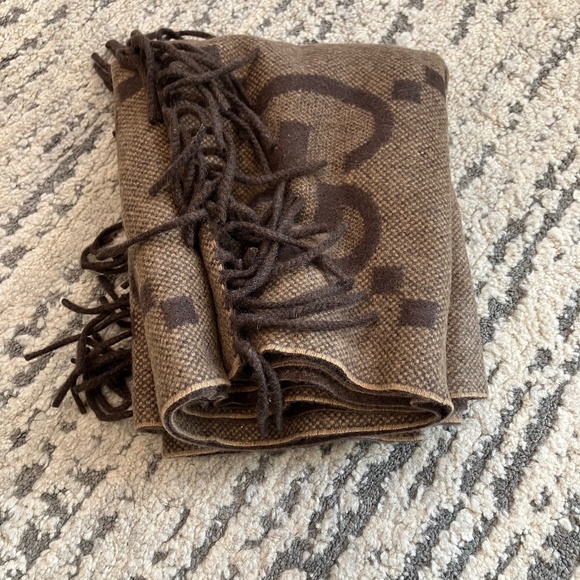 Gucci brown cashmere scarf
